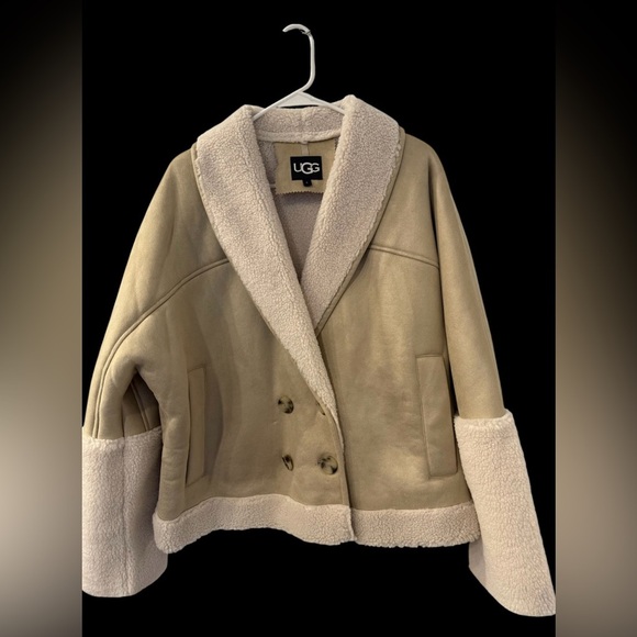 UGG Womens Mindy Luxefluff Jacket Size L NWT - Picture 1 of 13